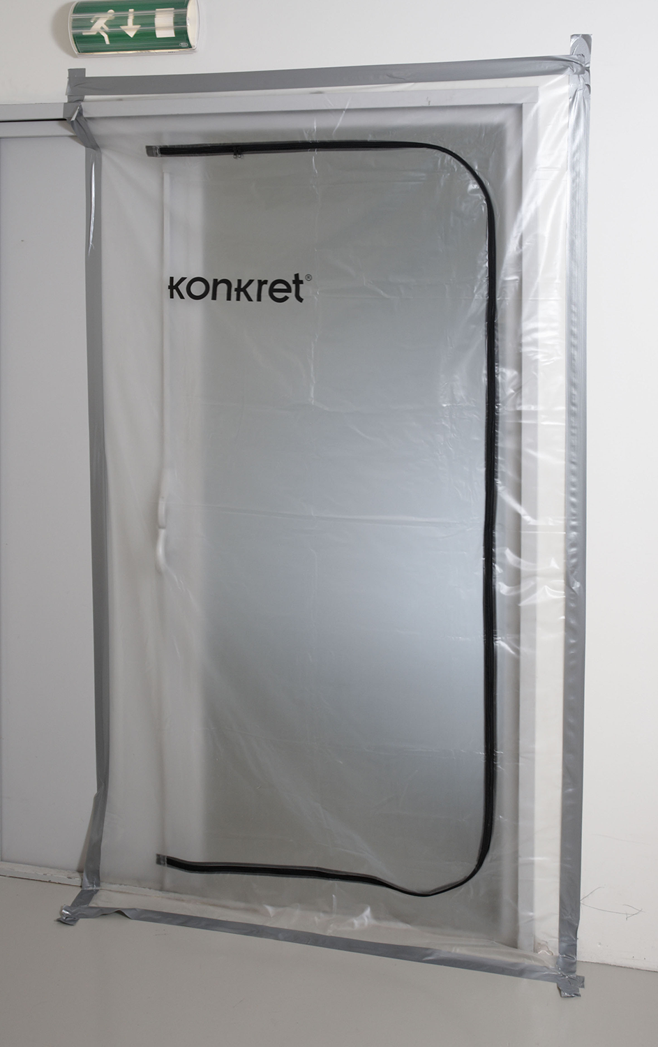 DAMMSKYDDSDÖRR MED BLIXTLÅS